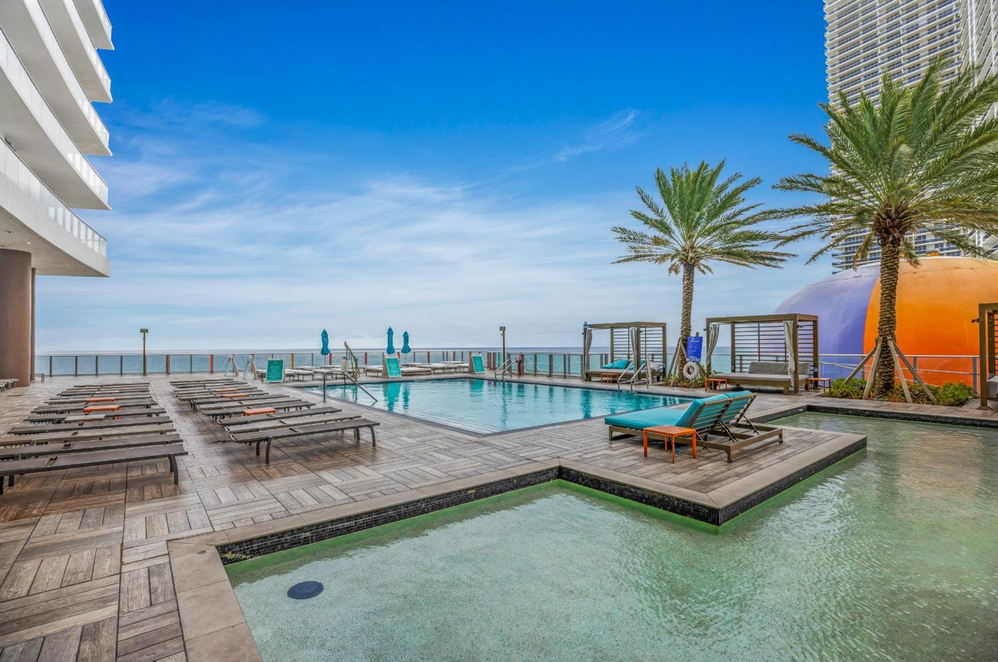 Wake Up To The Sound Of Waves In A Stylish Condo In A Luxury Resort Hollywood Eksteriør bilde