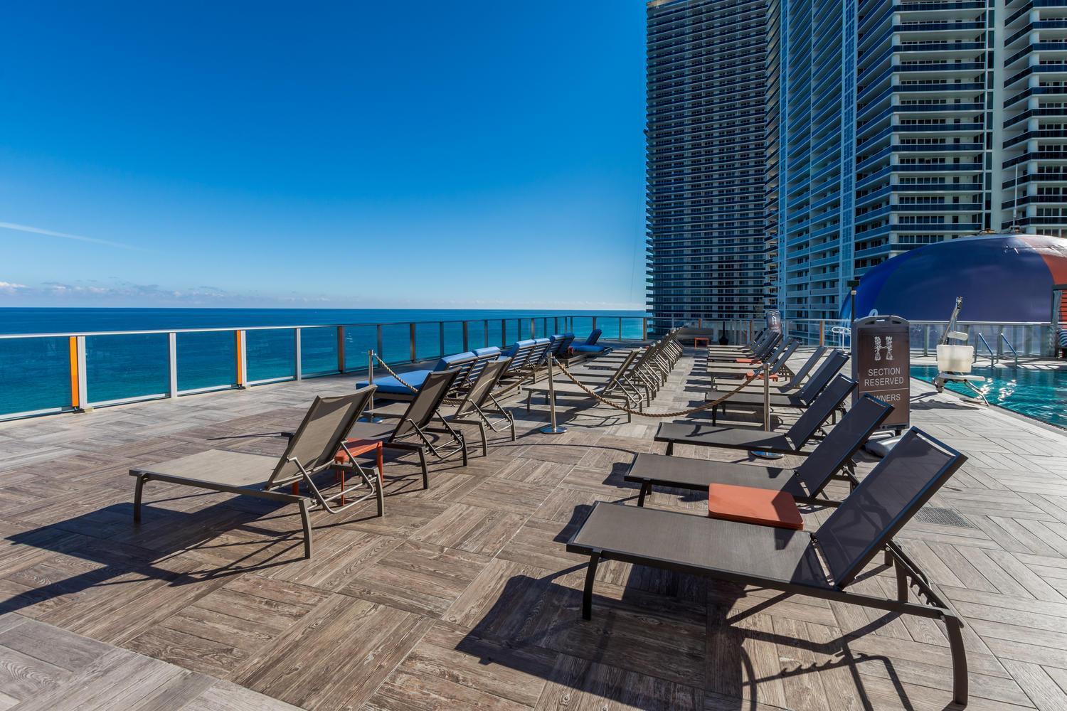 Wake Up To The Sound Of Waves In A Stylish Condo In A Luxury Resort Hollywood Eksteriør bilde