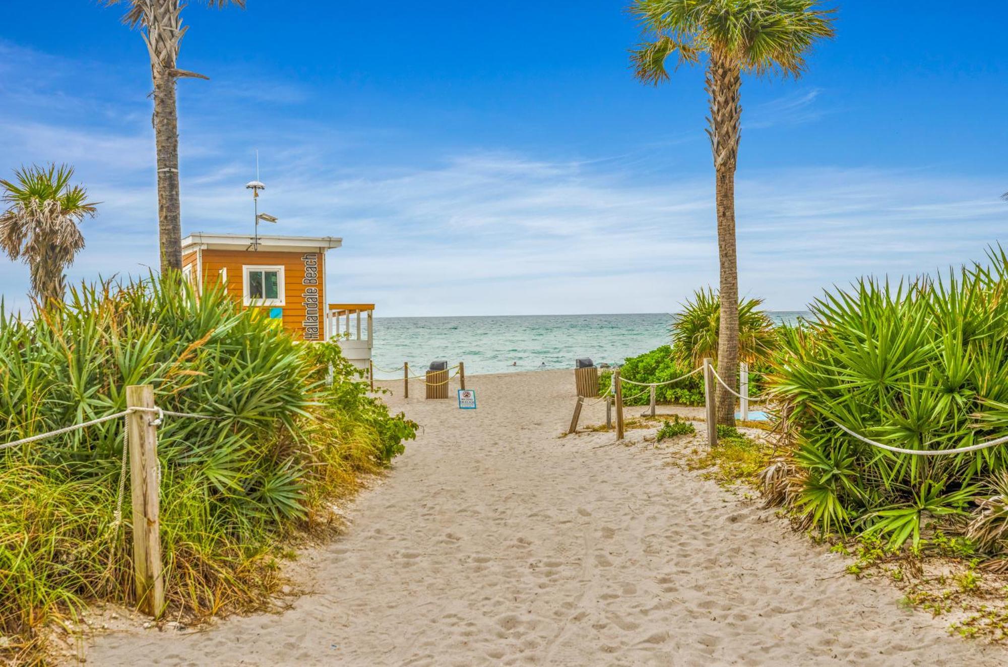 Wake Up To The Sound Of Waves In A Stylish Condo In A Luxury Resort Hollywood Eksteriør bilde