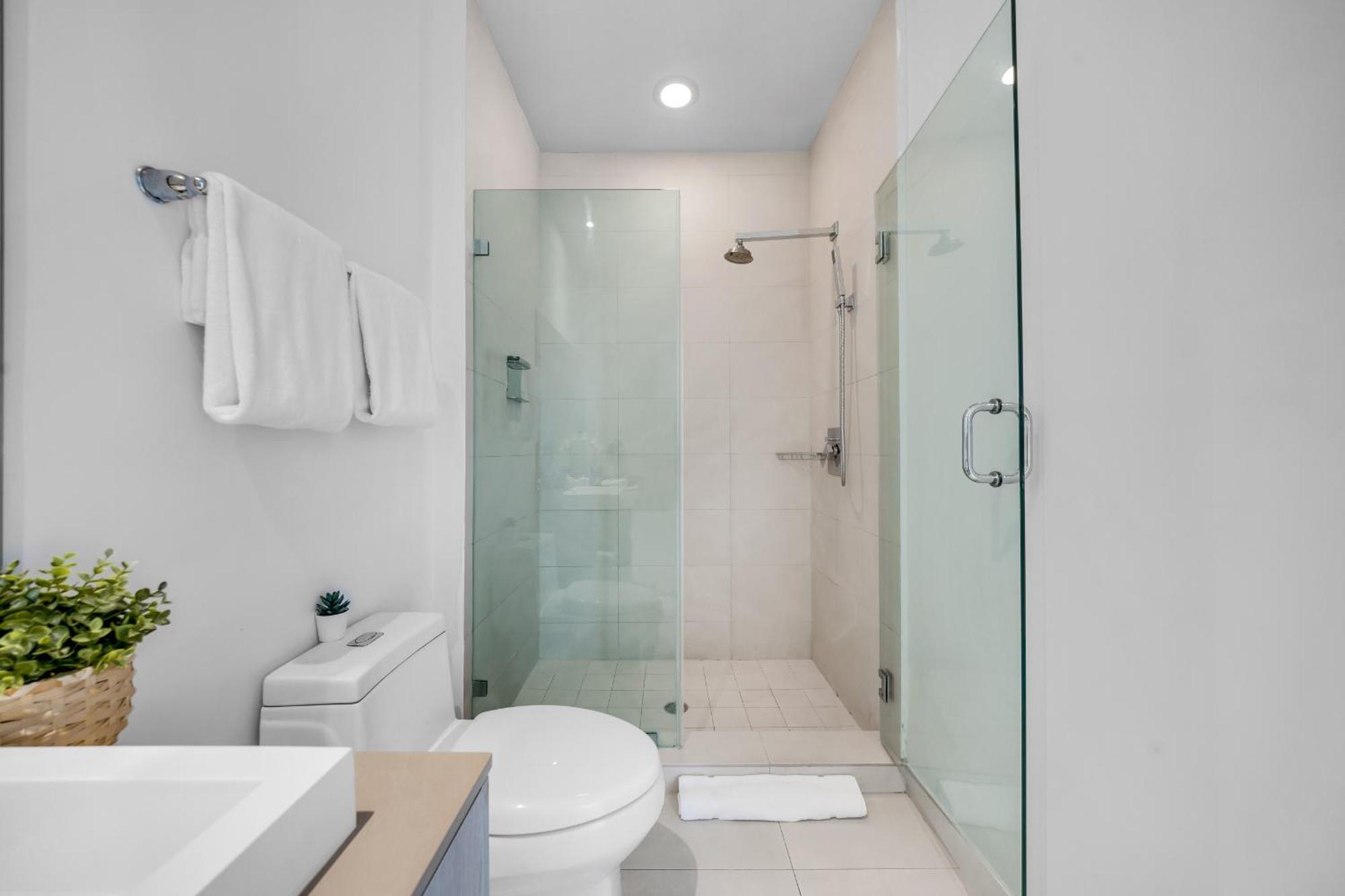 Wake Up To The Sound Of Waves In A Stylish Condo In A Luxury Resort Hollywood Eksteriør bilde